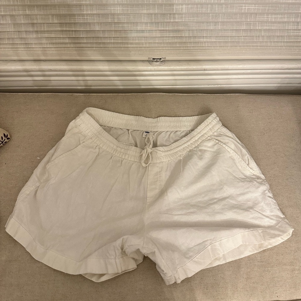 Old Navy white cuffed linen shorts